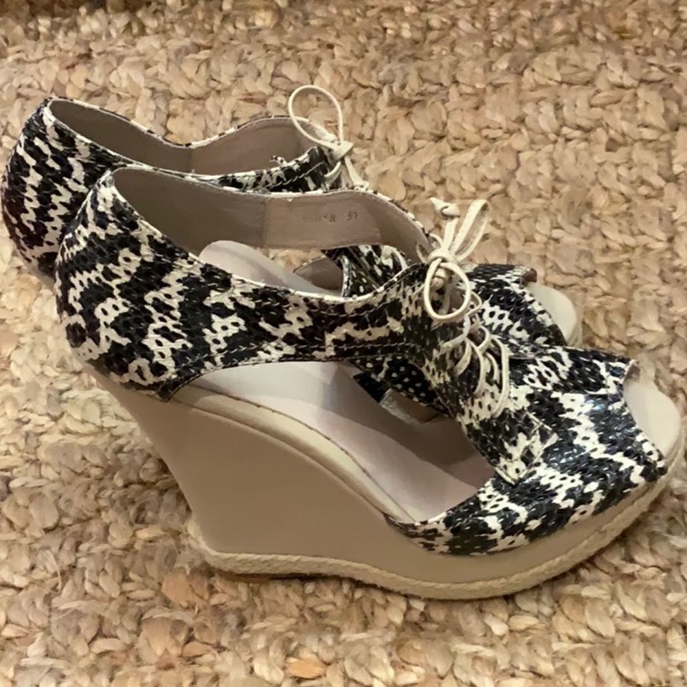 Plomo Esther Wedge Snakeskin T-Strap Sandal 9/39 - Picture 3 of 15